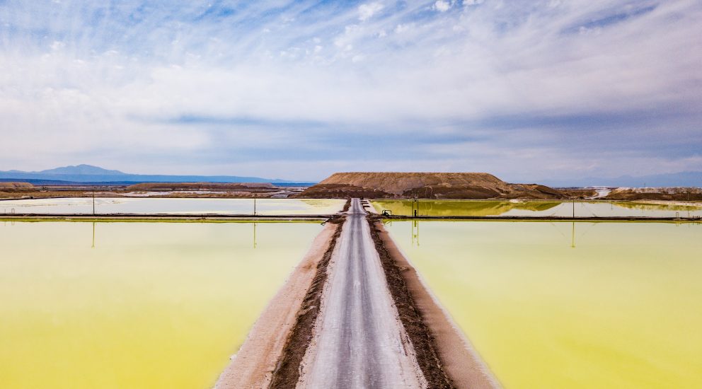 Image of the lithium pools in the Salar de Atacama
