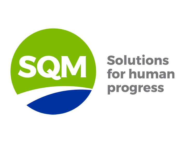Logo SQM en colores, fondo blanco