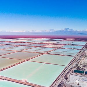 Vous pouvez voir sur l'image les piscines de lithium et leur paysage au nord du Chili