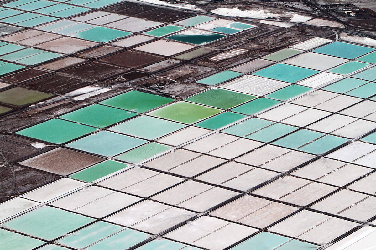 Imágen aérea de piscinas de decantación de litio